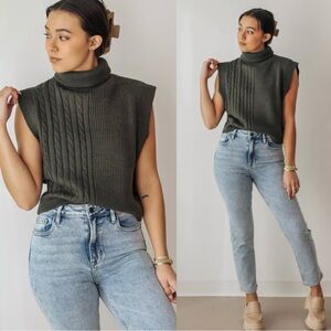 Turtleneck Sweater Vest Size M
